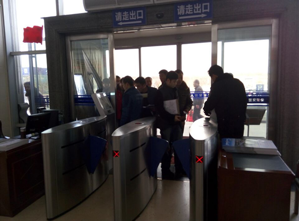 駕照科目一考試實(shí)名制人證合一自助考場解決方案