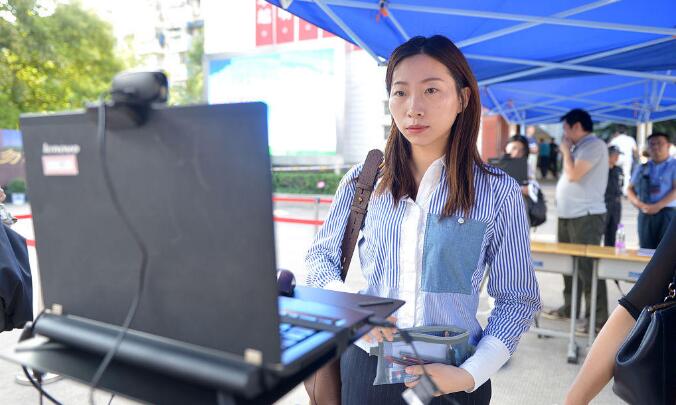 2017年國家司法考試啟用智能人證合一核驗(yàn)系統(tǒng)