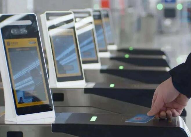 閘機(jī)內(nèi)置社?？ㄗx卡器